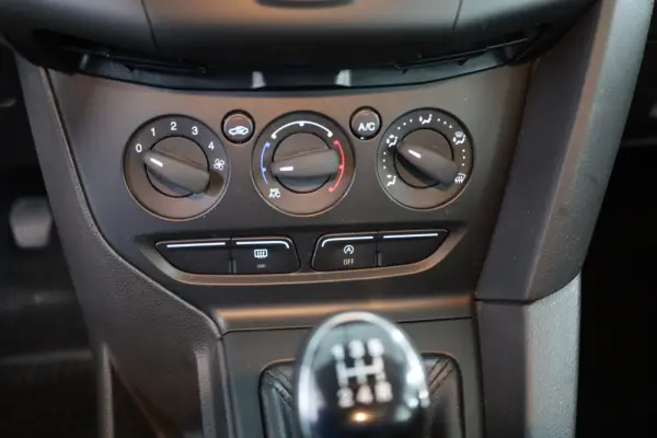 Ford Focus 1.0 EcoBoost S&S COOL&CONNECT 12