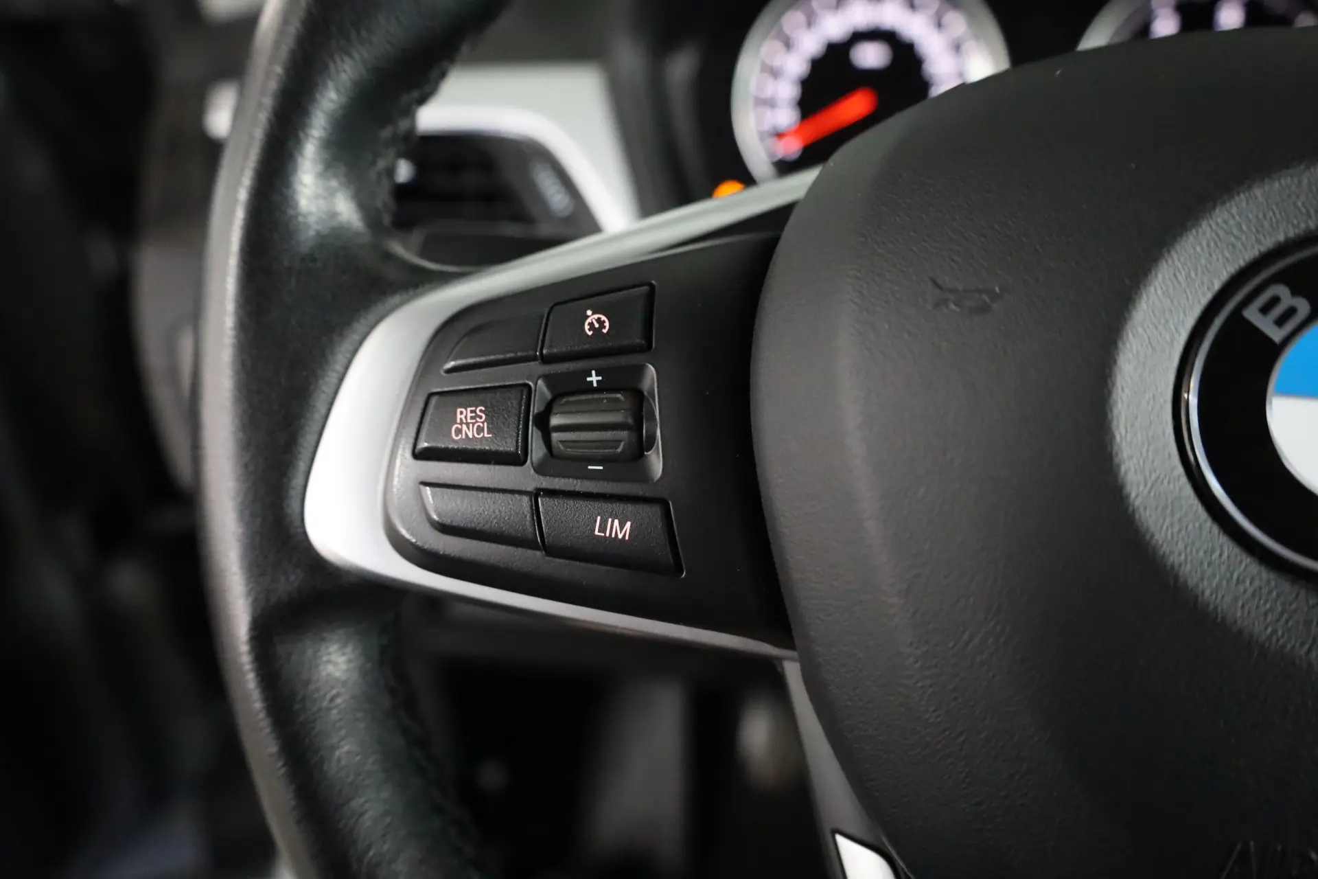 BMW X2 18 d sDrive 10