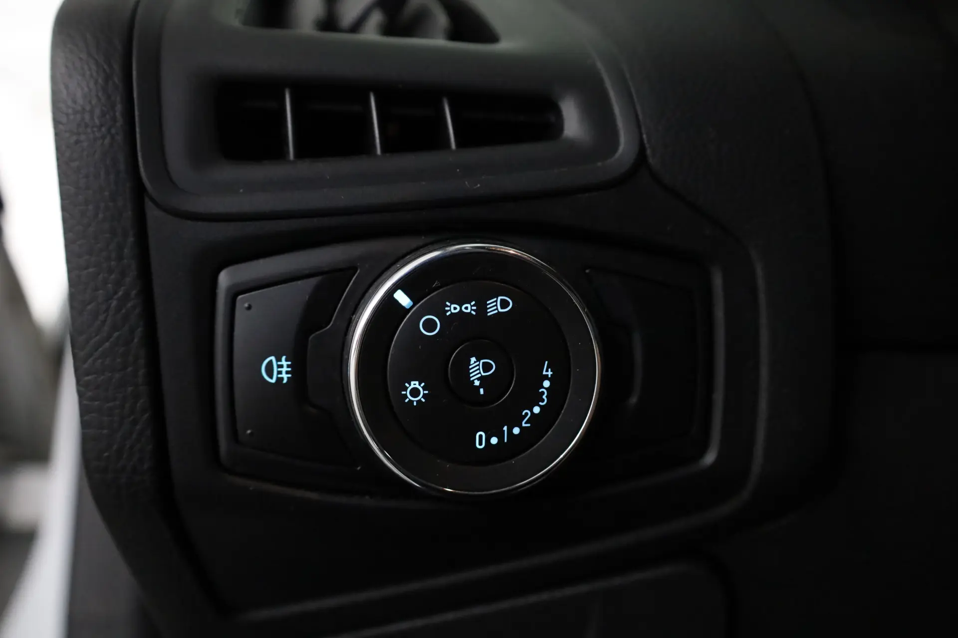 Ford Focus 1.0 EcoBoost S&S COOL&CONNECT 6