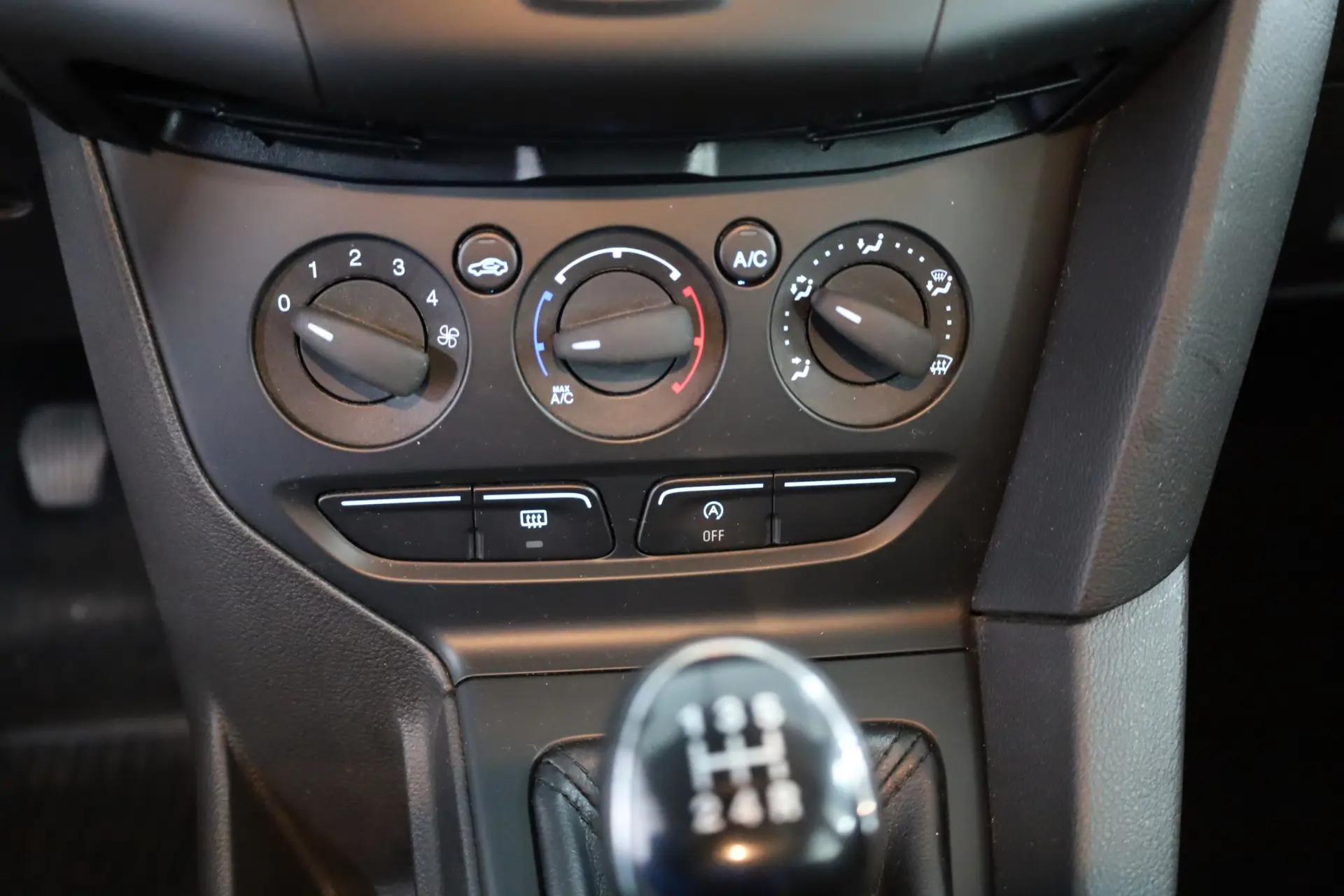 Ford Focus 1.0 EcoBoost S&S COOL&CONNECT 12