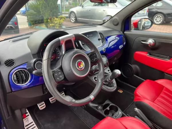 Abarth 500e C Outro 15