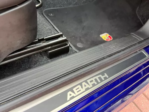 Abarth 500e C Outro 22