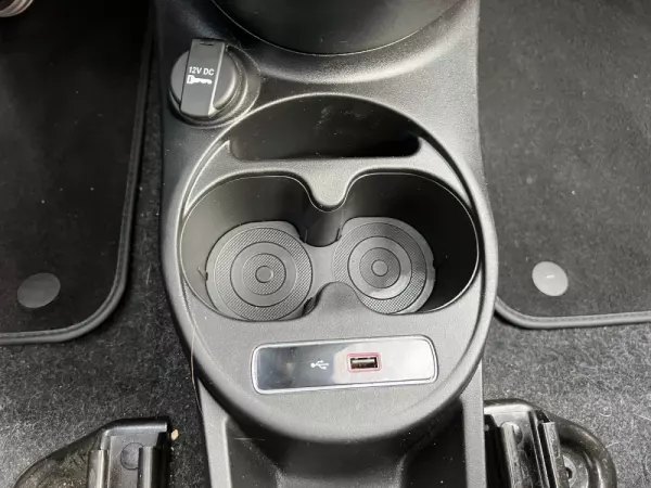 Abarth 500e C Outro 26