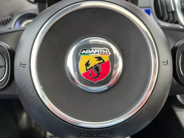 Abarth 500e C Outro 31
