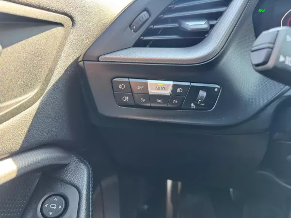 BMW 116 d Pack Desportivo M Auto 29