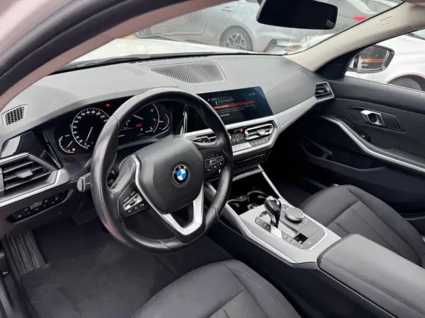 BMW 320 d Touring Auto 10