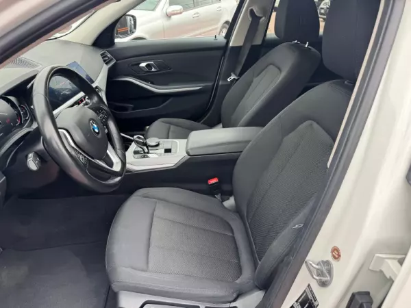 BMW 320 d Touring Auto 11