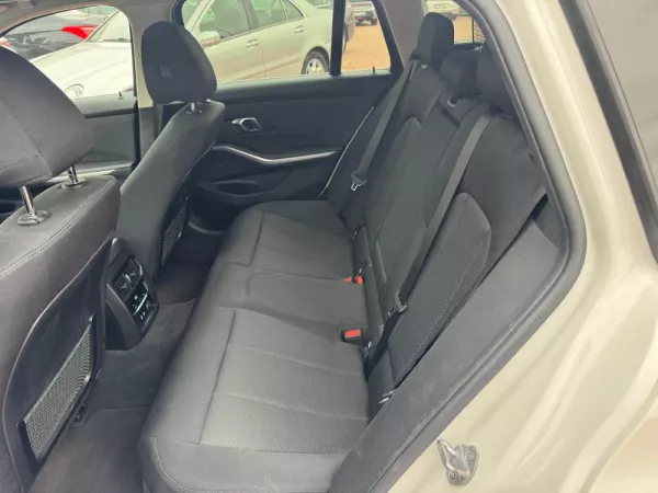 BMW 320 d Touring Auto 13