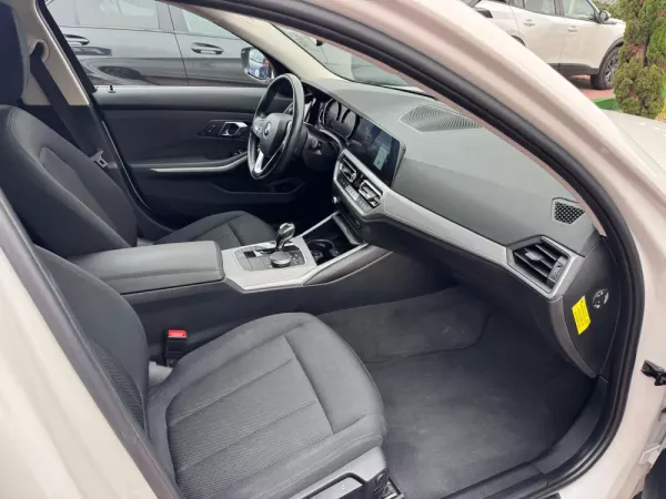 BMW 320 d Touring Auto 19