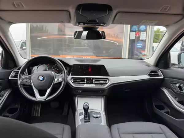 BMW 320 d Touring Auto 31