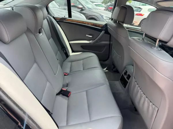 BMW 520 d Executive 14