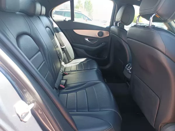 Mercedes-Benz C 300 48