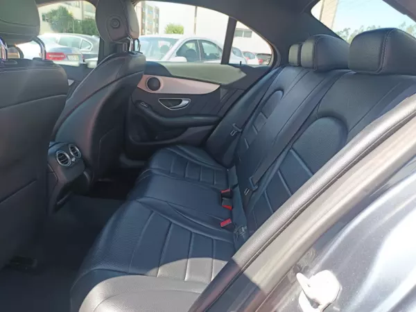 Mercedes-Benz C 300 49