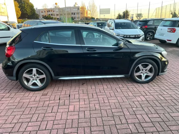 Mercedes-Benz GLA 180 CDi AMG Line 6