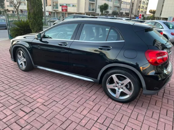 Mercedes-Benz GLA 180 CDi AMG Line 10
