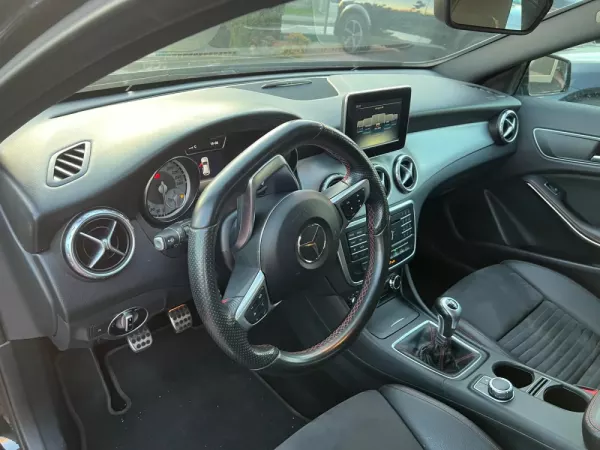 Mercedes-Benz GLA 180 CDi AMG Line 12