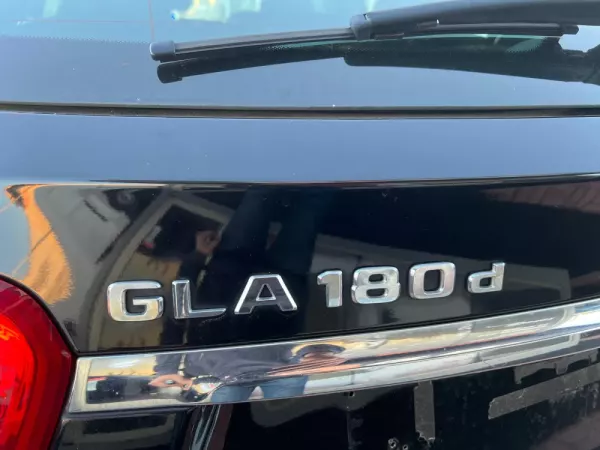 Mercedes-Benz GLA 180 CDi AMG Line 16