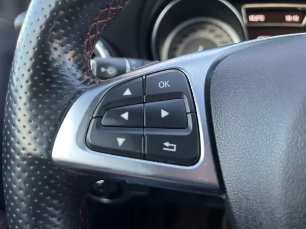 Mercedes-Benz GLA 180 CDi AMG Line 19