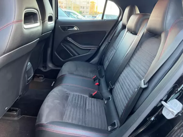 Mercedes-Benz GLA 180 CDi AMG Line 28