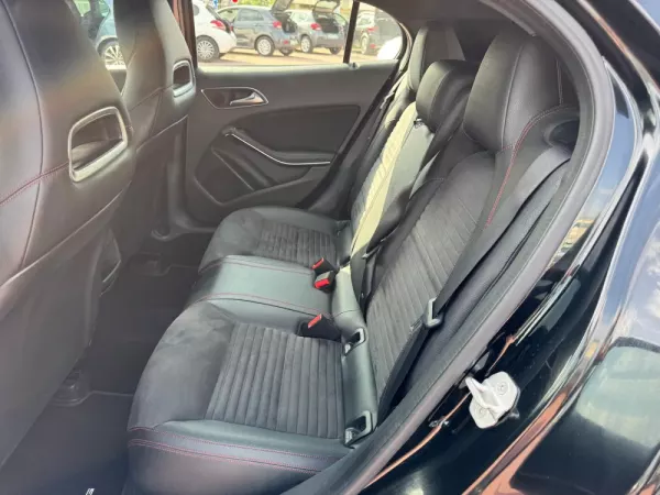 Mercedes-Benz GLA 180 CDi AMG Line 36