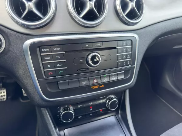 Mercedes-Benz GLA 180 CDi AMG Line 41