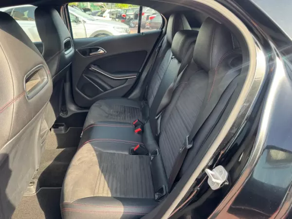 Mercedes-Benz GLA 180 CDi AMG Line 51