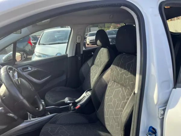 Peugeot 2008 1.2 PureTech Style 10