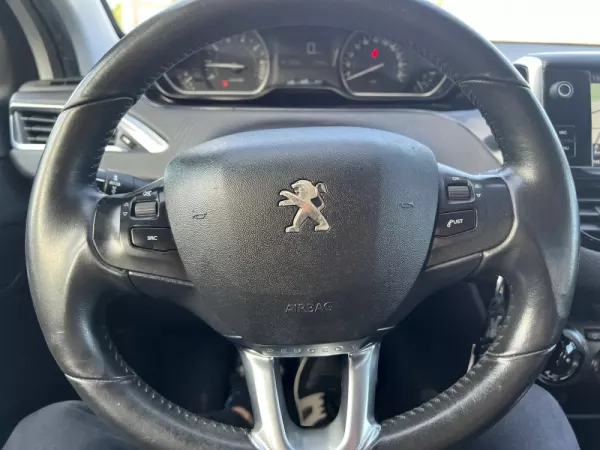 Peugeot 2008 1.2 PureTech Style 18
