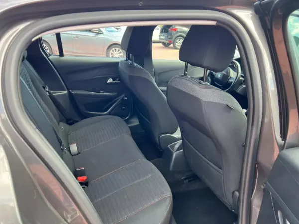 Peugeot 208 5