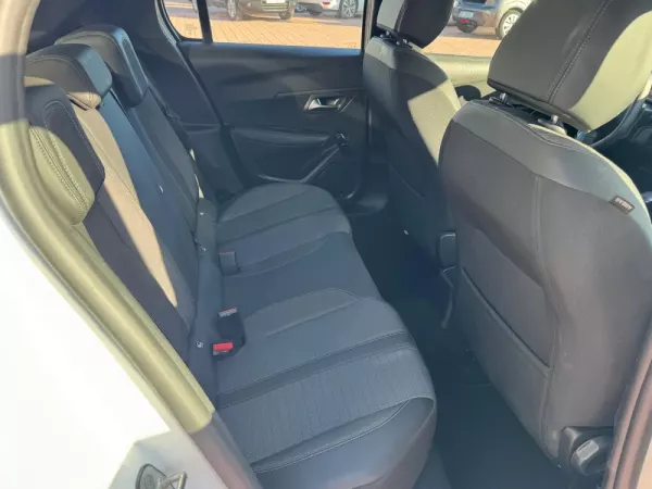 Peugeot 208 1.2 PureTech Active 5