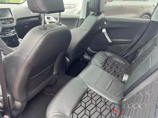 Peugeot 208 1.2 PureTech Allure 11