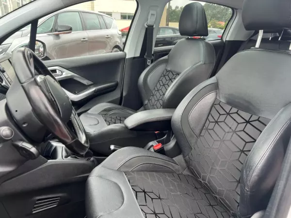 Peugeot 208 1.2 PureTech Allure 13