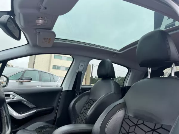 Peugeot 208 1.2 PureTech Allure 14