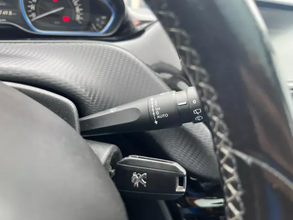 Peugeot 208 1.2 PureTech Allure 21