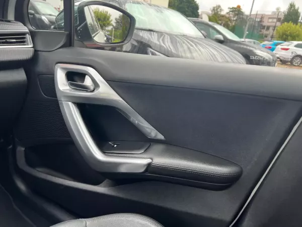 Peugeot 208 1.2 PureTech Allure 23