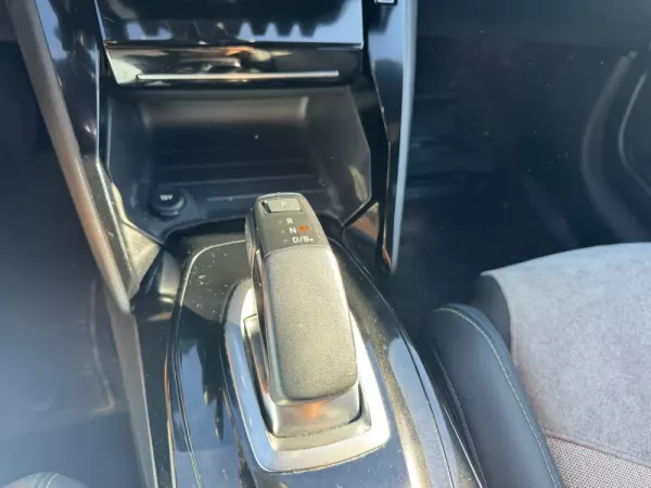 Peugeot e-208 50 kWh GT Pack 13