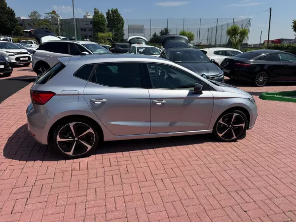 SEAT Ibiza 1.0 TSI FR DSG 31