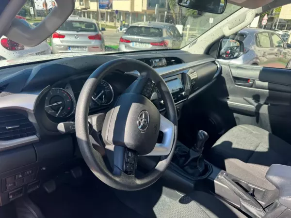 Toyota Hilux 6