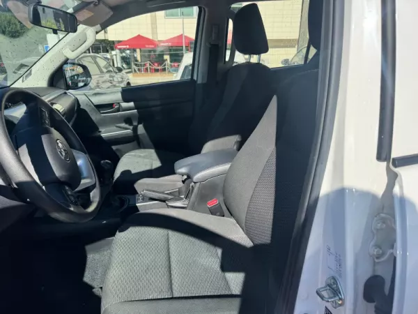 Toyota Hilux 8