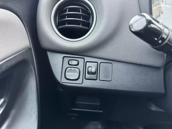 Toyota Yaris 1.5 HSD Comfort+Navi 28