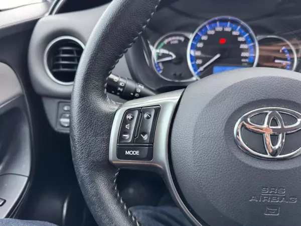 Toyota Yaris 1.5 HSD Comfort+Navi 29