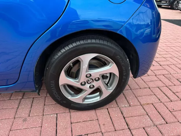 Toyota Yaris 1.5 HSD Comfort+Navi 32