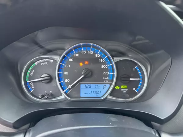 Toyota Yaris 1.5 HSD Comfort+Navi 53