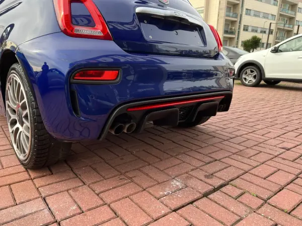 Abarth 500e C Outro 9