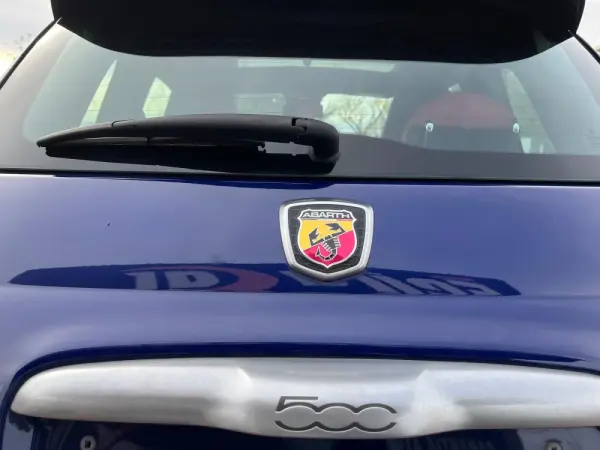 Abarth 500e C Outro 10