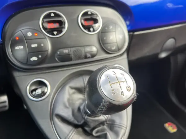 Abarth 500e C Outro 27