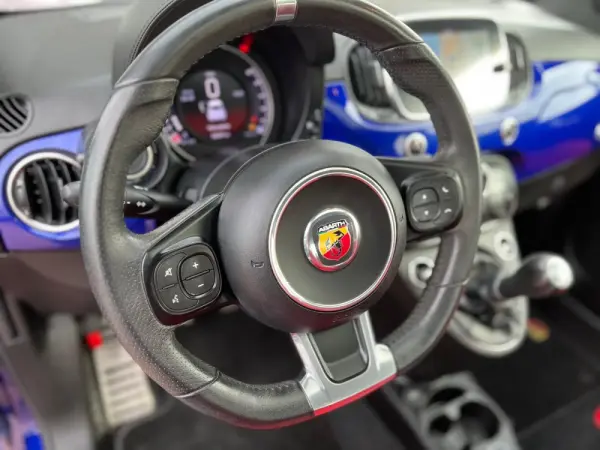 Abarth 500e C Outro 32