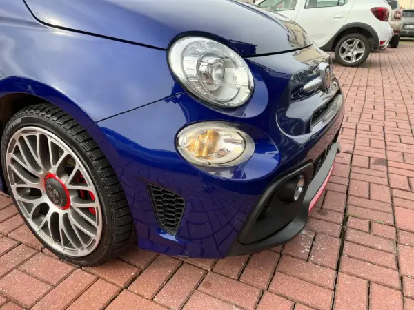 Abarth 500e C Outro 38