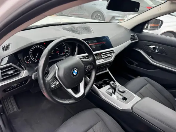 BMW 320 d Touring Auto 10