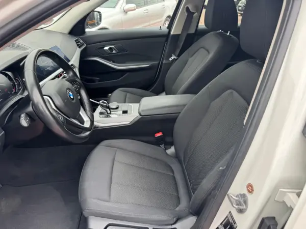 BMW 320 d Touring Auto 11